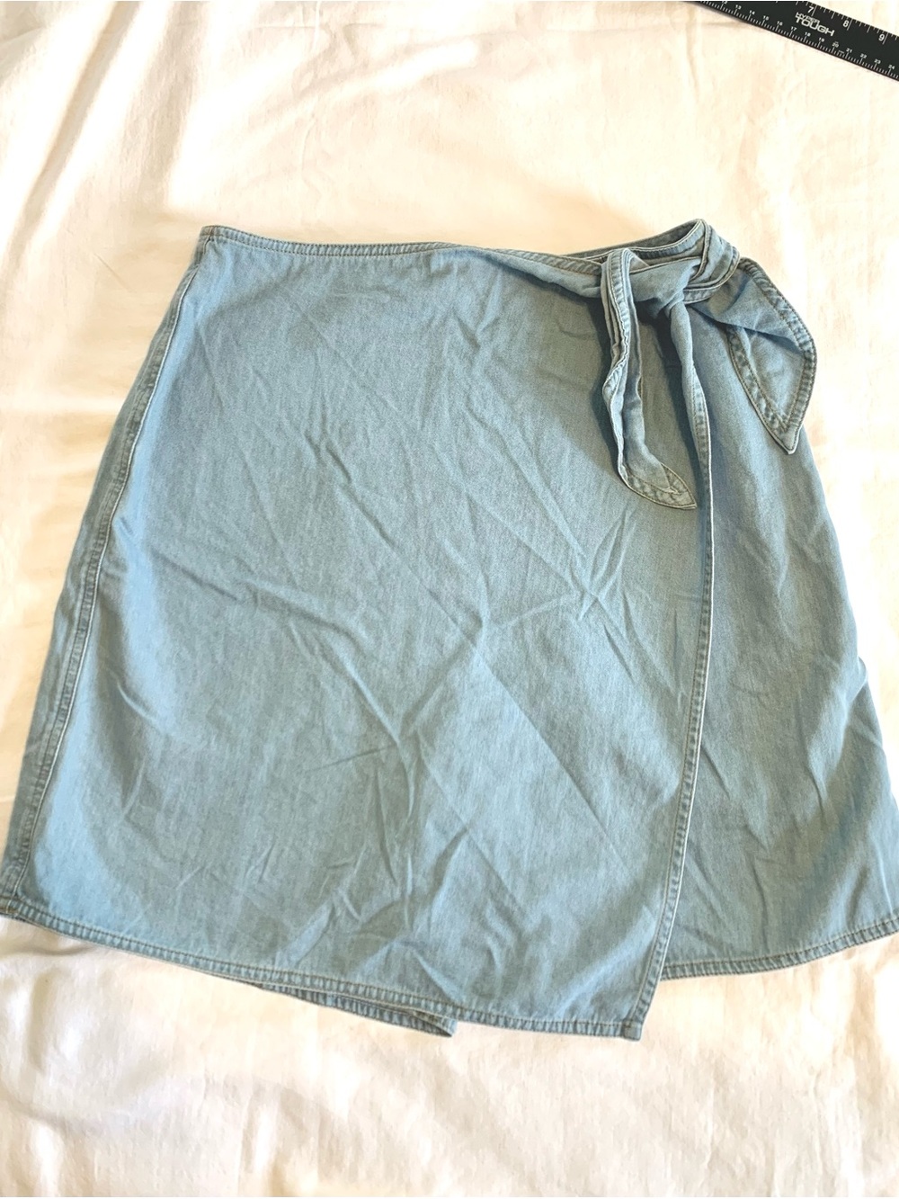 Liz Claiborne 90’s Jean Skort with Tie Waist. Size small